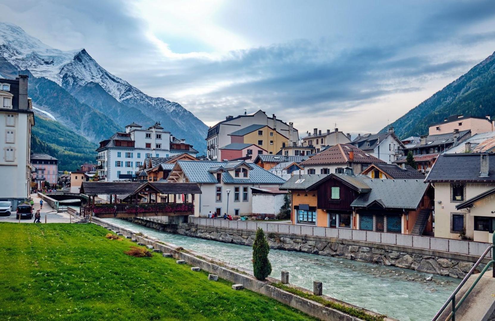 Apartment Au Bon Coin - Luxury Chamonix Hidden Haven, Mont Blanc View, Hot Tub And Garden Exteriör bild