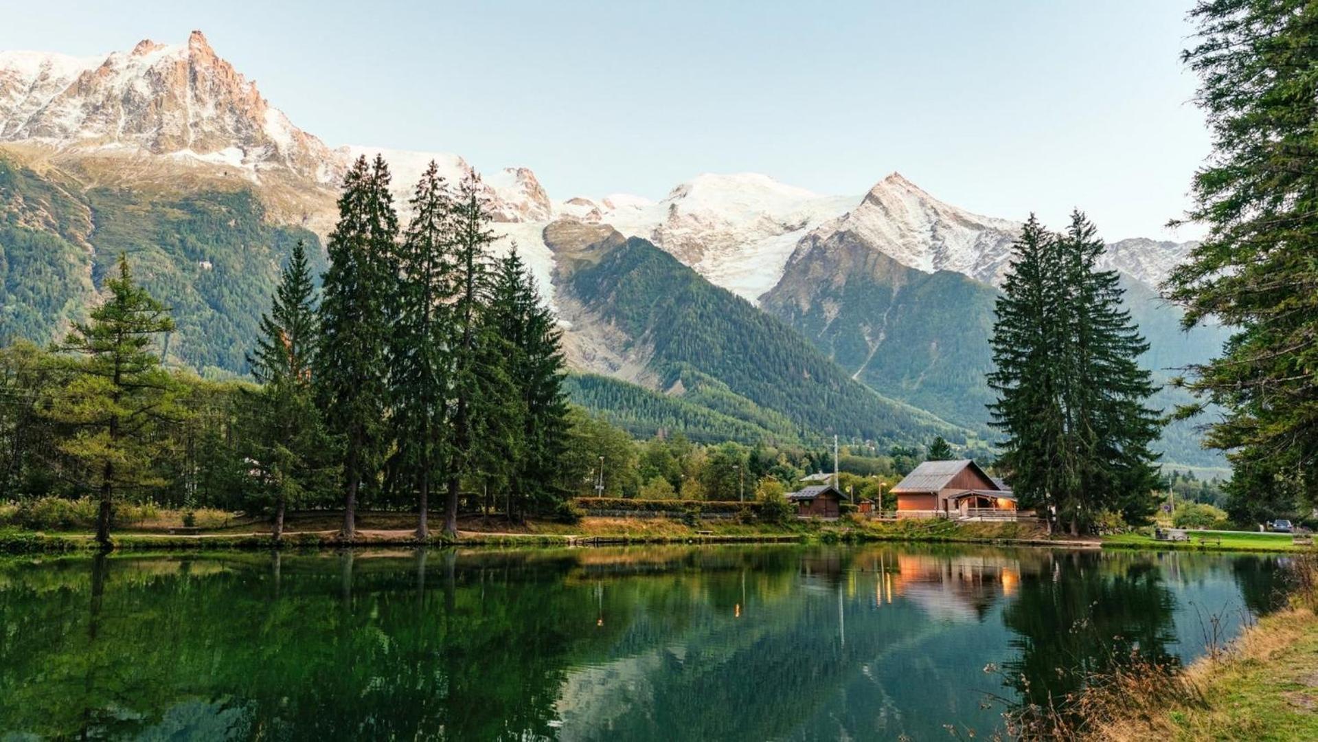 Apartment Au Bon Coin - Luxury Chamonix Hidden Haven, Mont Blanc View, Hot Tub And Garden Exteriör bild