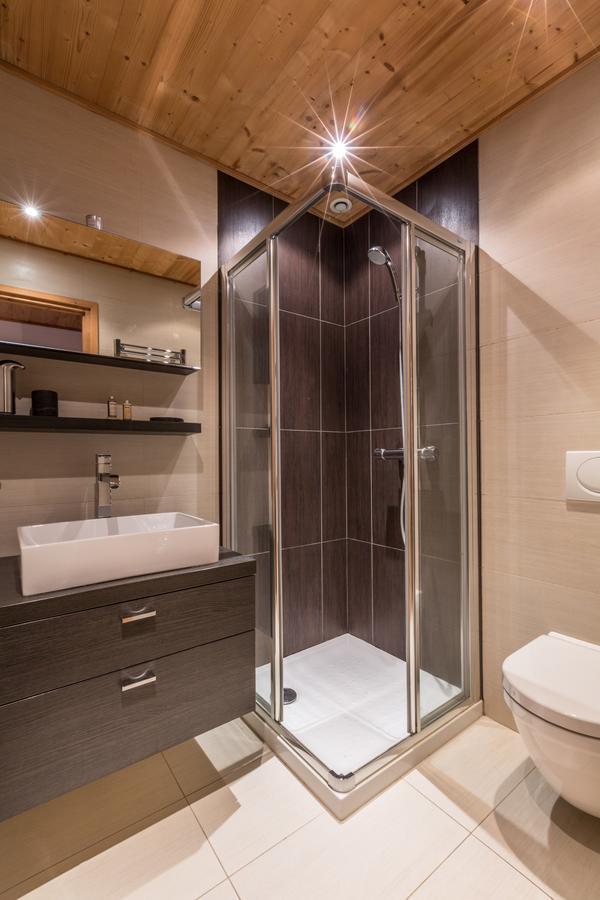 Apartment Au Bon Coin - Luxury Chamonix Hidden Haven, Mont Blanc View, Hot Tub And Garden Exteriör bild