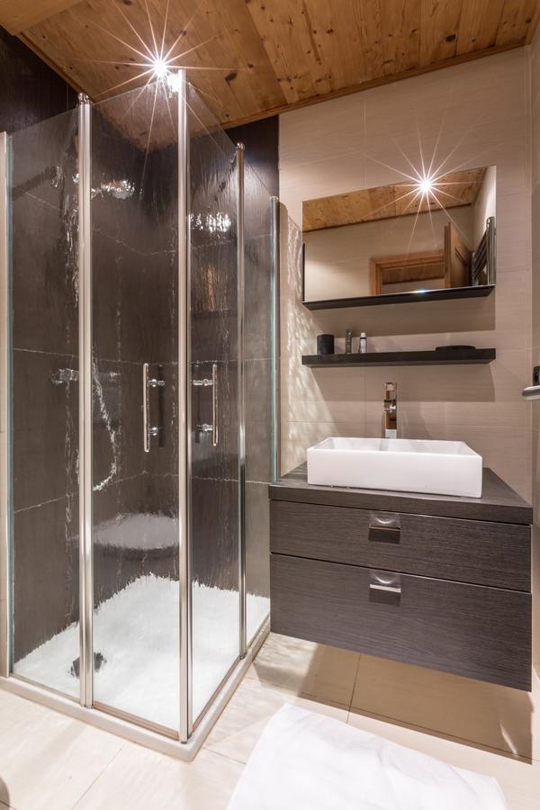 Apartment Au Bon Coin - Luxury Chamonix Hidden Haven, Mont Blanc View, Hot Tub And Garden Exteriör bild