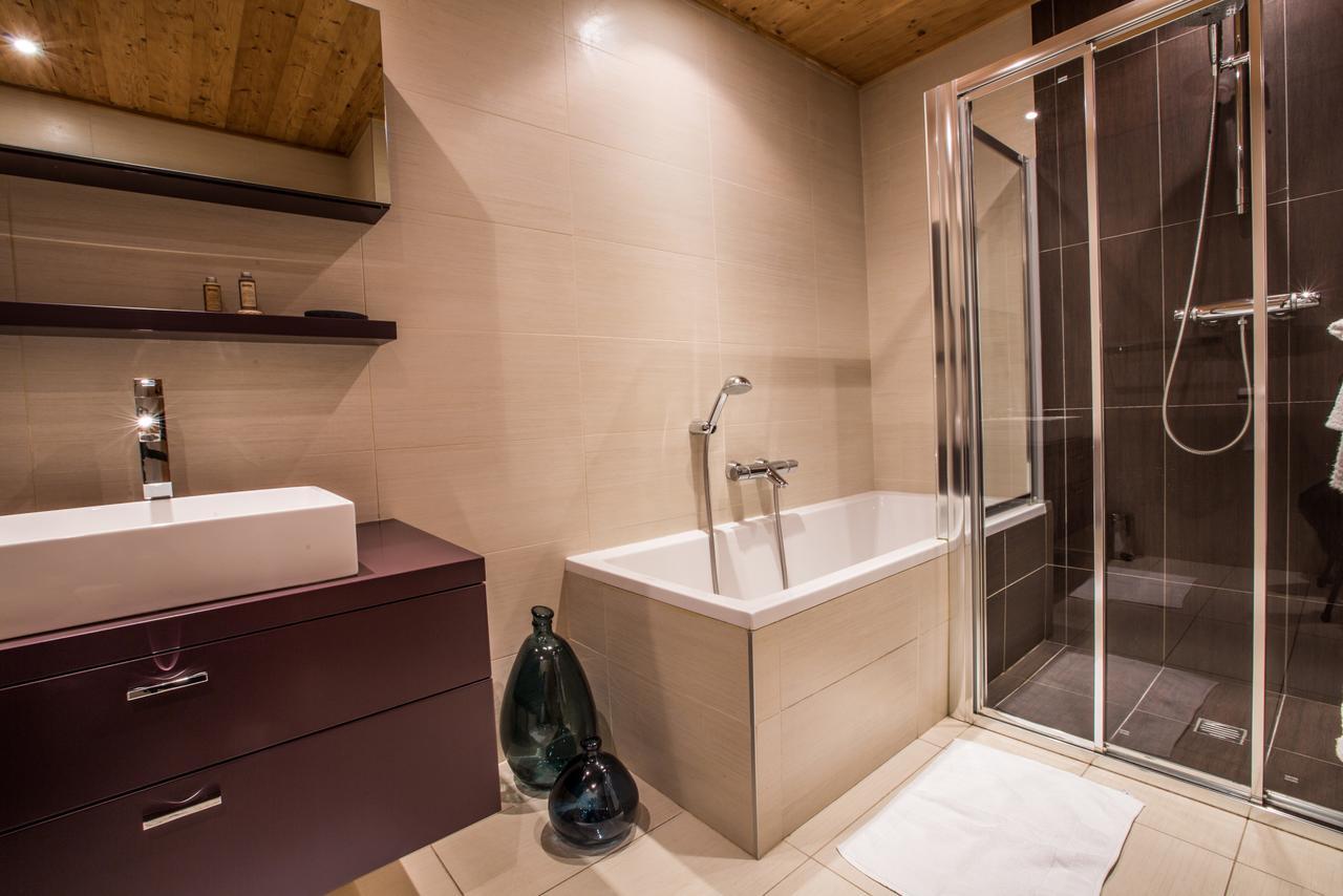 Apartment Au Bon Coin - Luxury Chamonix Hidden Haven, Mont Blanc View, Hot Tub And Garden Exteriör bild
